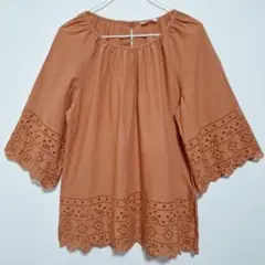 オレンジの刺繍入りブラウス Mサイズ