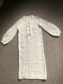 ホワイトニットワンピース 長袖 花柄刺繍