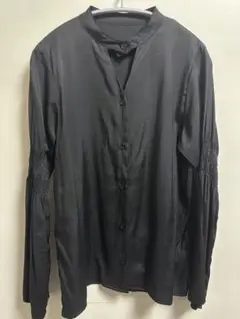 Adoon plainトライアングルネックブラウス