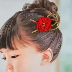 つまみ細工 髪飾り 赤×金｜七五三 晴れの日に映える 上品ヘアクリップ