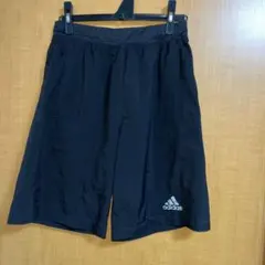 adidas 黒 ハーフパンツ