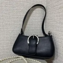 値下げ！バックル付きブラックハンドバッグ