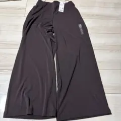 ☆新品☆UNIQLO クレープジャージーストレートパンツ　丈短め　ブラウン