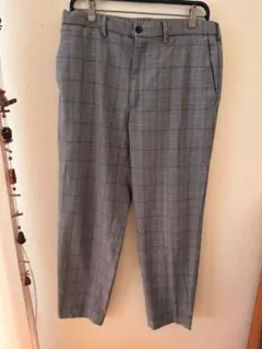 GU グレー系チェック柄スラックス