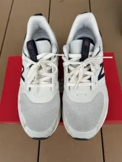 New Balance Dynasoft ホワイト/ネイビー