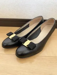 美品　サルヴァトーレフェラガモ ヴァラ パンプス 7 1/2