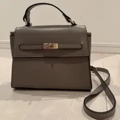 ショルダー付きゴールド金具バッグ