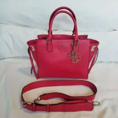 ゲス 2way ハンドバッグ ショルダーバッグ レザー レッド ロゴチャーム付き