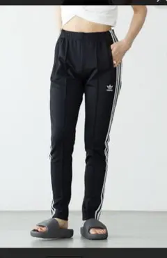 美品　adidas ストライプ ブラック ジャージパンツ