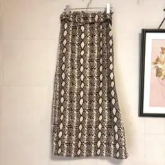 バックスリットタイトスカート