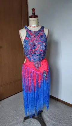 社交ダンス用ホルターネックドレス 赤と青の装飾