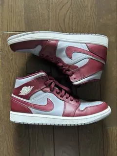 NIKE AIR JORDAN 1 MID エアジョーダン レッド　赤　グレー
