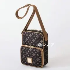 クリスチャンオリビエ　ショルダーバッグ　お財布機能付き　新品未使用