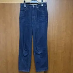 GU ハイライズストレートジーンズ