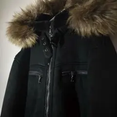 ファー付きブラックジャケット　インナーボア　暖かい　ブラック　希少デザイン　M