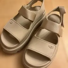 UGG GoldenGlow サンダルのサムネイル