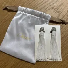 Okika ホワイト タッセルイヤリング　ブライダルアクセサリー