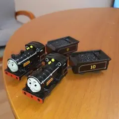 カプセルプラレール　ダグラス　ドナルド　ガチャ　トーマス