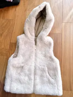 ZARA フェイクファー フード付きベスト　98cm
