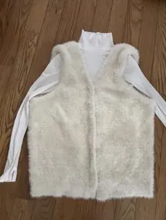 大幅値下げ。マイストラーダ　ふわふわベスト　肌寒い日に活躍アルページュ