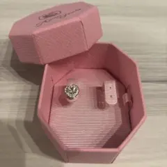 スワロフスキー　アリアナグランデ　片耳