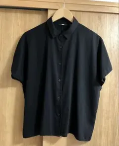UNIQLO 半袖レーヨンシャツ　ブラック Sサイズのサムネイル