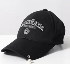 KIMHĒKIM キャップ パールピアス付き ブラック 新品　韓国限定 KIMHEKIM] パールティア ベースボール キャップ / 韓国ブランド