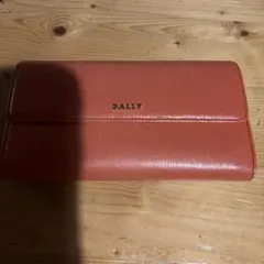 BALLY 長財布 コーラルオレンジ レザーのサムネイル