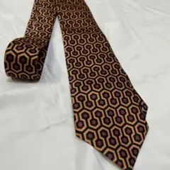 シャイニング　映画　カーペット　柄　パターン　ネクタイ