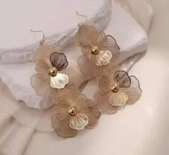 【新品】　花　フラワー ゴールド　ピアス　shein