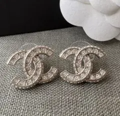 CHANEL ココマーク ピアス ラインストーン ホワイト ノベルティ - メルカリ