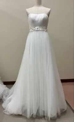 ホワイトウェディングドレス ストラップレス　9号