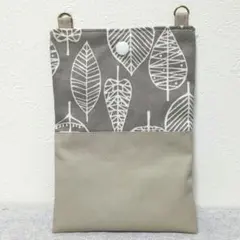 スマホポーチ♡ハンドメイド♡リーフ柄 ♡ベージュ