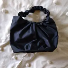 ブラックナイロンハンドバッグ