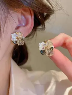 フラワークリスタルスタッドピアス【新品】