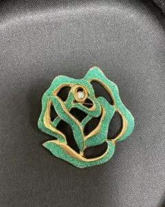 バラ型ブローチ 緑色 エナメル仕上げ