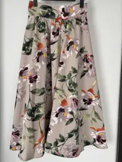 ベージュ系花柄フレアスカート