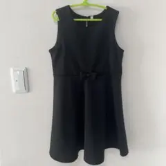 西松屋　130 ブラックノースリーブワンピース