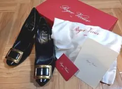 ア*ヨ様 Roger Vivier　ブラック×ゴールド (サイズ36　1/2)のサムネイル