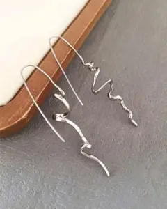 波状フープピアス