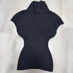 ダークグレー ノースリーブニット