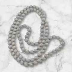 シルクボールネックレス　グレー