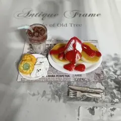 いちごたっぷりクリーム盛りパンケーキ✰ミニチュアフード ミニチュアスイーツ