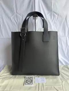[新品タグ付き] LOEWE バックルトートバッグ　B692L09X01のサムネイル