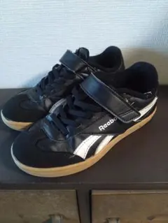 リーボック　スニーカー