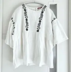 チャイハネ ユーシャ刺繍トップス ホワイトのサムネイル