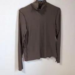 フリル付きハイネックブラウン長袖トップス
