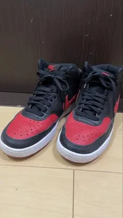 Nike ブラック/レッド ハイカットスニーカー