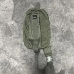 adidas カーキ ボディバック