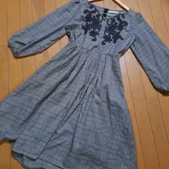 Ray Cassinチェック柄刺繍入りバルーンスリーブワンピース